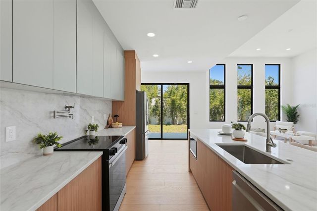 2525 18TH AVENUE N, St Petersburg, FL 33713