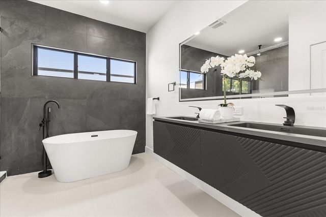 2525 18TH AVENUE N, St Petersburg, FL 33713