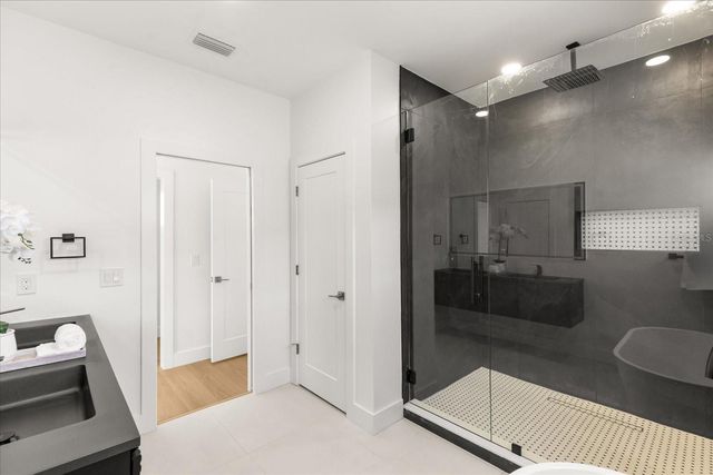 2525 18TH AVENUE N, St Petersburg, FL 33713