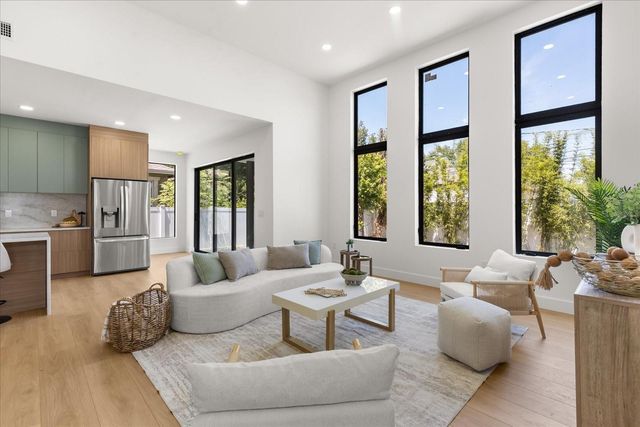 2525 18TH AVENUE N, St Petersburg, FL 33713