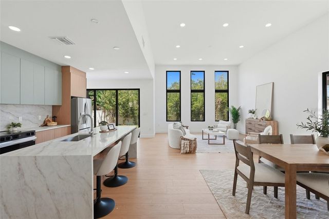 2525 18TH AVENUE N, St Petersburg, FL 33713