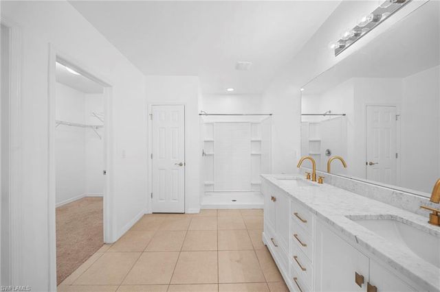 10464 canal brook LN, Lehigh Acres, FL 33936