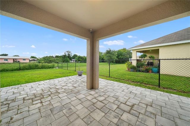 10464 canal brook LN, Lehigh Acres, FL 33936
