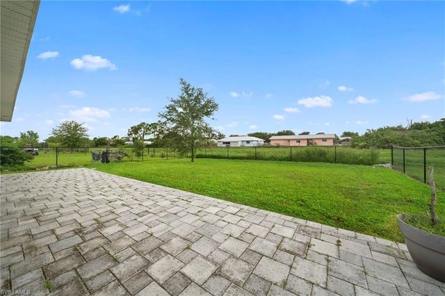 10464 canal brook LN, Lehigh Acres, FL 33936