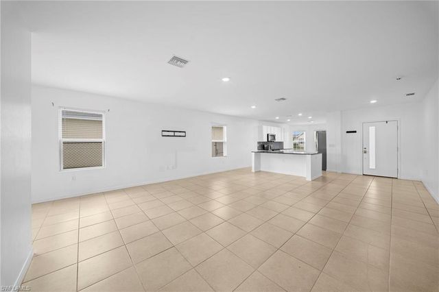 10464 canal brook LN, Lehigh Acres, FL 33936