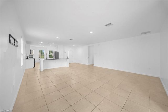 10464 canal brook LN, Lehigh Acres, FL 33936