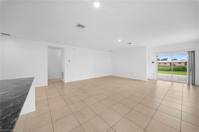 10464 canal brook LN, Lehigh Acres, FL 33936