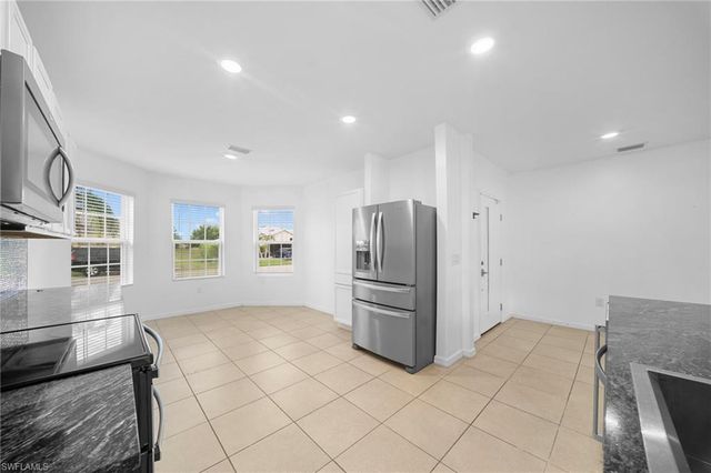 10464 canal brook LN, Lehigh Acres, FL 33936