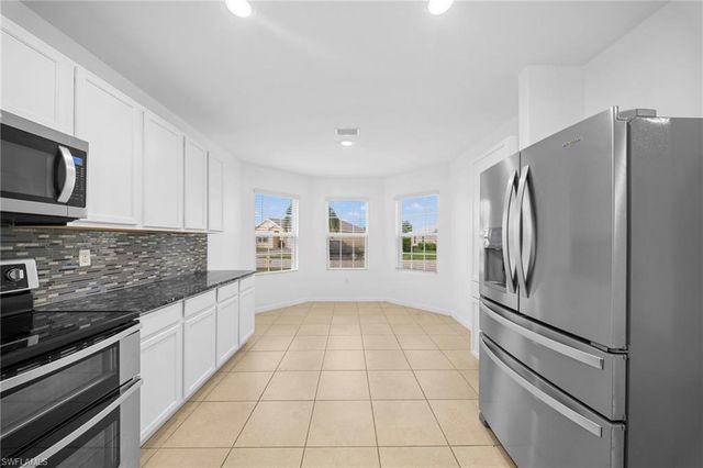 10464 canal brook LN, Lehigh Acres, FL 33936