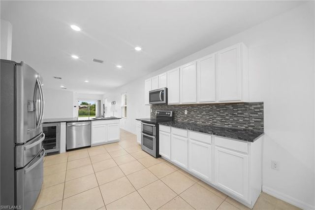 10464 canal brook LN, Lehigh Acres, FL 33936