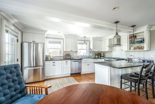24 High St, Ipswich, MA 01938