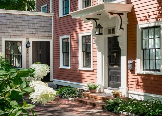 24 High St, Ipswich, MA 01938