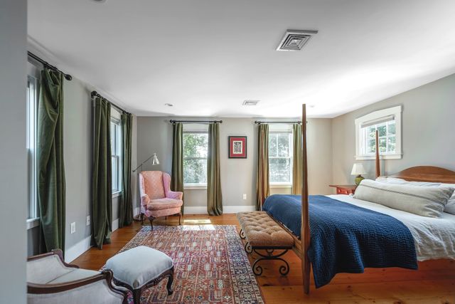 24 High St, Ipswich, MA 01938