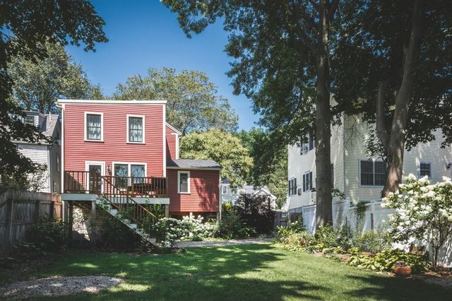 24 High St, Ipswich, MA 01938