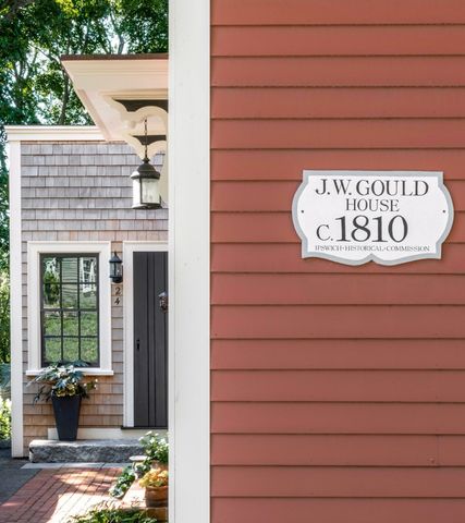 24 High St, Ipswich, MA 01938