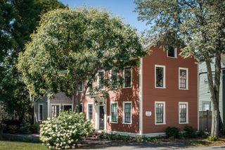 24 High St, Ipswich, MA 01938
