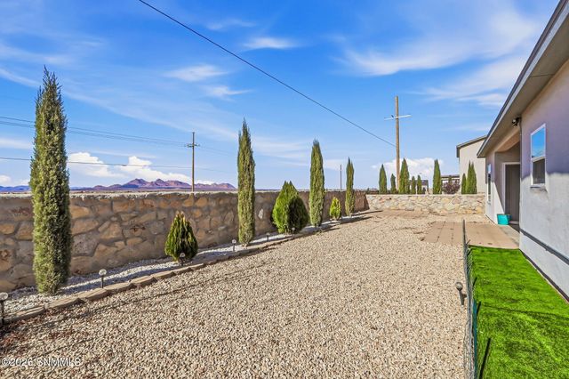 7030 Aretha Way, Las Cruces, NM 88012