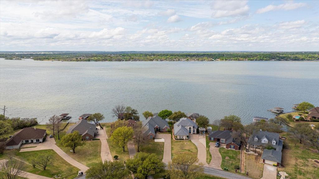 3917 Buena Vista Circle, Granbury, TX 76049