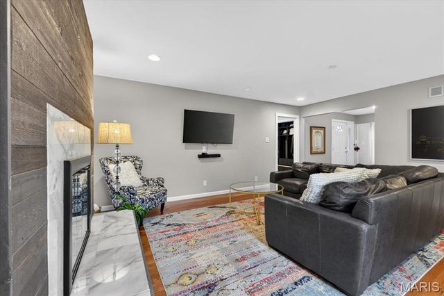 11904 Mattox Court, St Louis, MO 63131