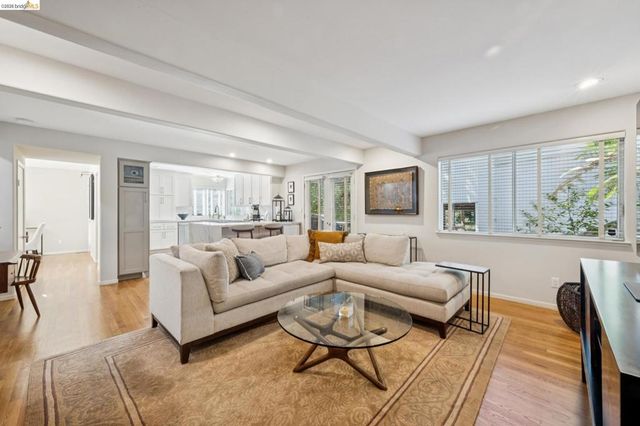 2929 HOLYROOD DRIVE, Oakland, CA 94611