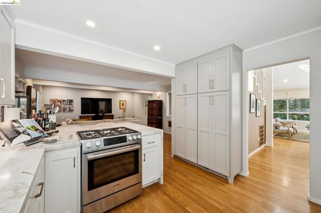 2929 HOLYROOD DRIVE, Oakland, CA 94611