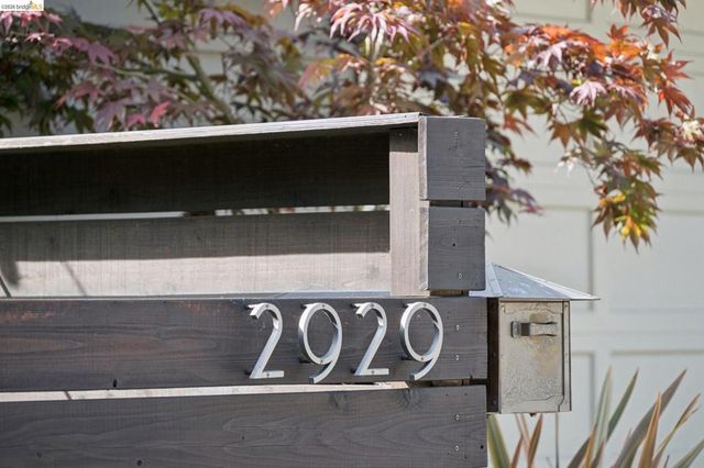 2929 HOLYROOD DRIVE, Oakland, CA 94611