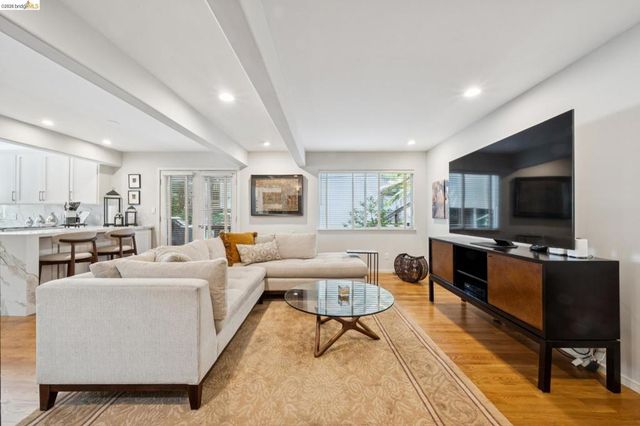 2929 HOLYROOD DRIVE, Oakland, CA 94611