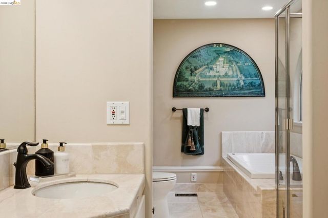 2929 HOLYROOD DRIVE, Oakland, CA 94611