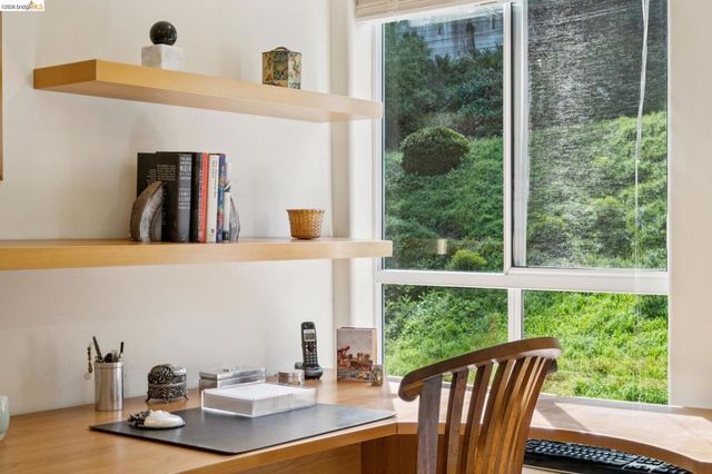 2929 HOLYROOD DRIVE, Oakland, CA 94611