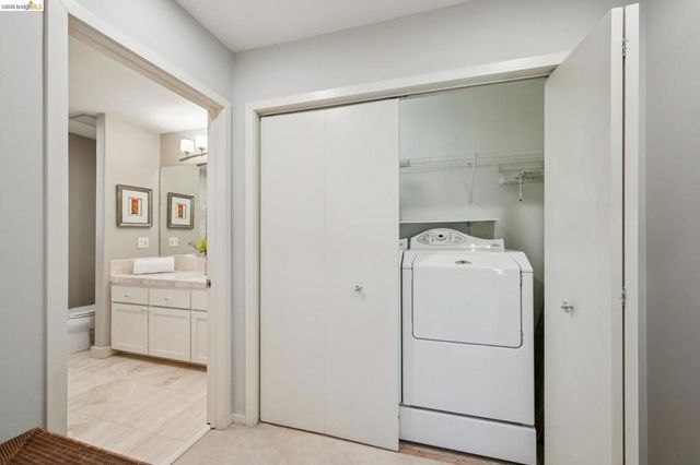 2929 HOLYROOD DRIVE, Oakland, CA 94611