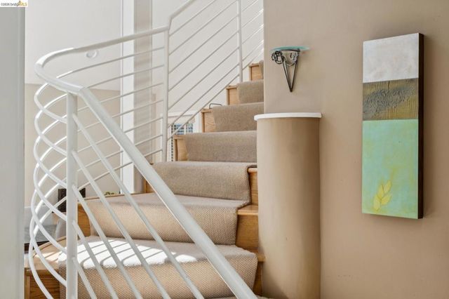 2929 HOLYROOD DRIVE, Oakland, CA 94611