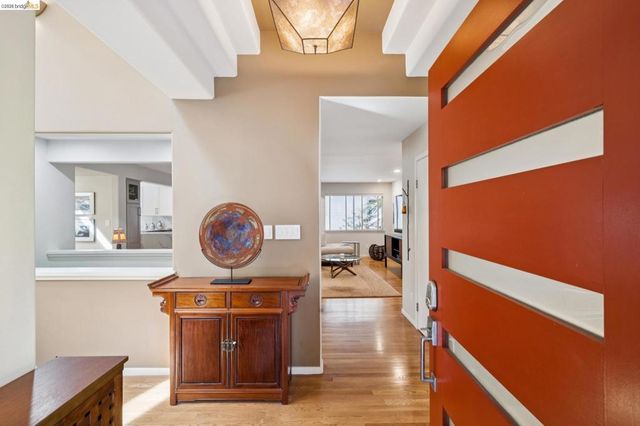 2929 HOLYROOD DRIVE, Oakland, CA 94611