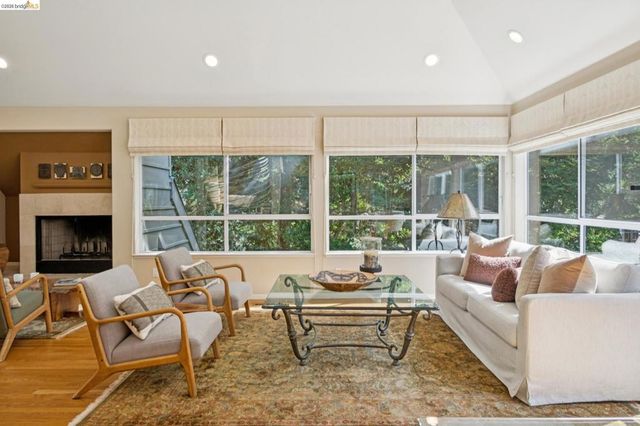 2929 HOLYROOD DRIVE, Oakland, CA 94611