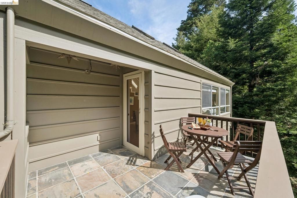 Image 12 of property listing at 2929 HOLYROOD DRIVE, Oakland, CA 94611