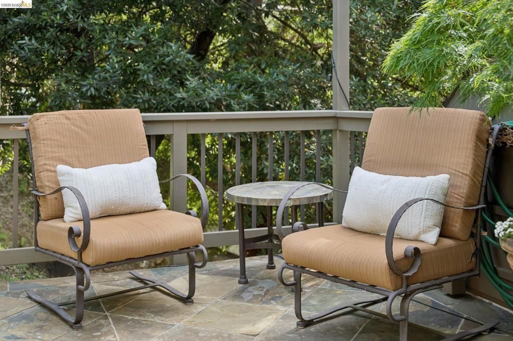 Image 2 of property listing at 2929 HOLYROOD DRIVE, Oakland, CA 94611