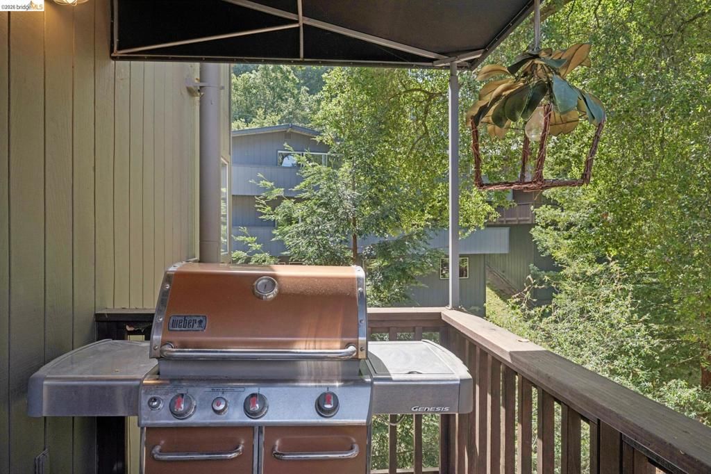 Image 21 of property listing at 2929 HOLYROOD DRIVE, Oakland, CA 94611