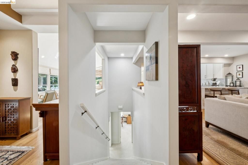 Image 23 of property listing at 2929 HOLYROOD DRIVE, Oakland, CA 94611