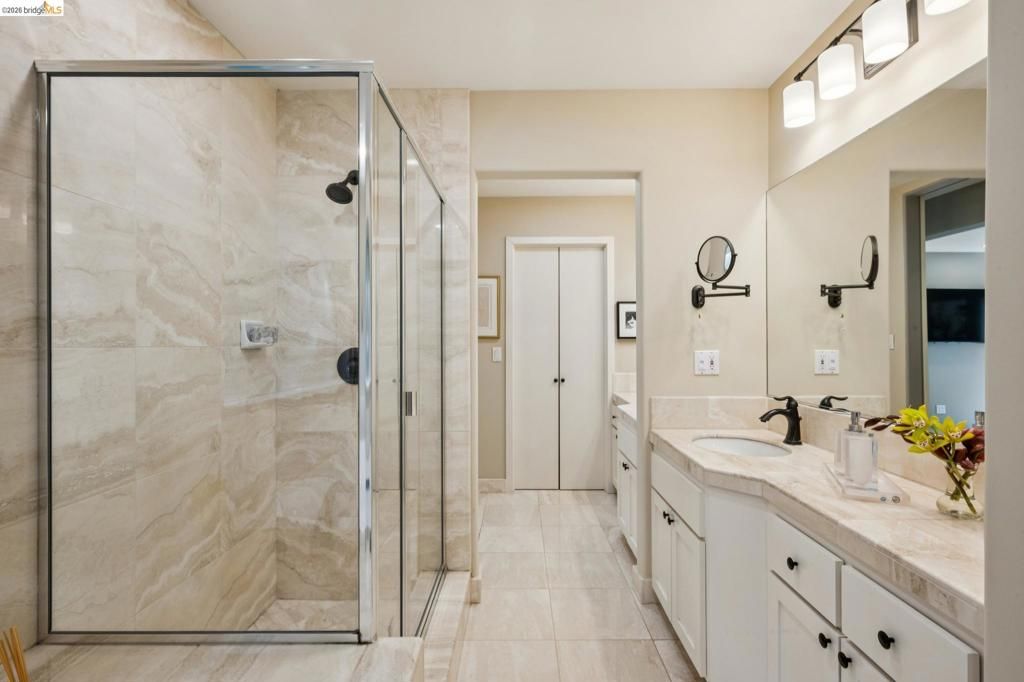 Image 29 of property listing at 2929 HOLYROOD DRIVE, Oakland, CA 94611