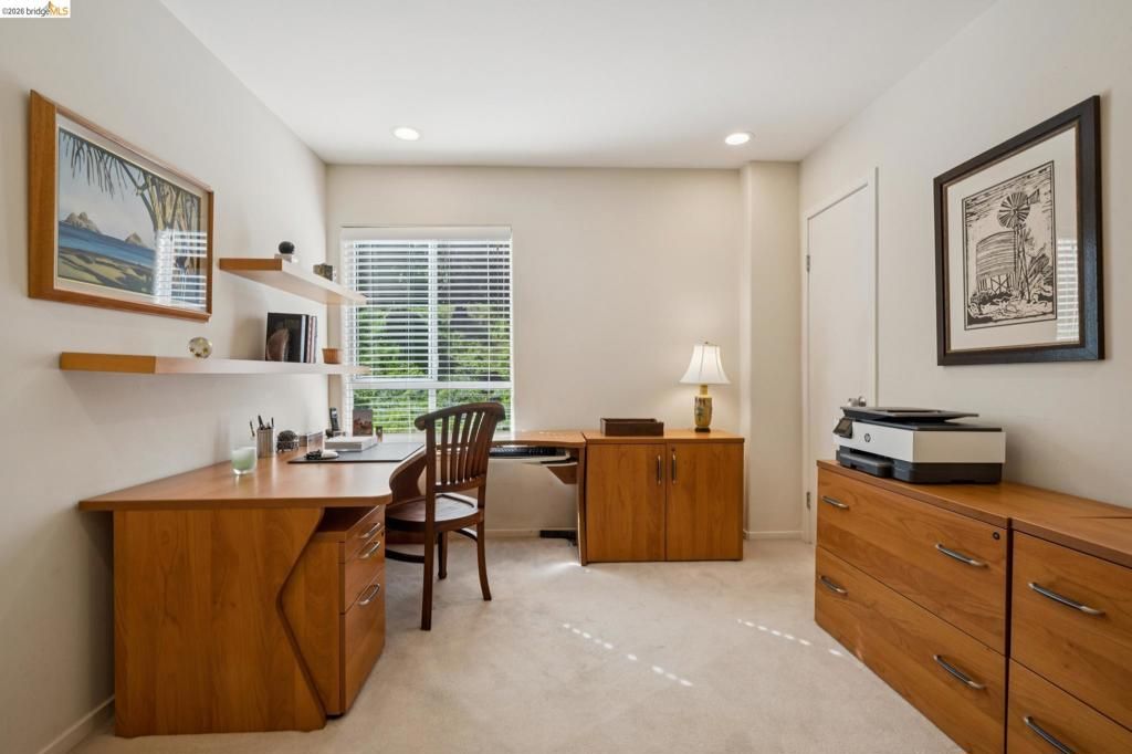 Image 31 of property listing at 2929 HOLYROOD DRIVE, Oakland, CA 94611