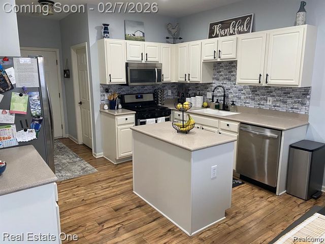 7305 Gateway Drive, West Bloomfield, MI 48322