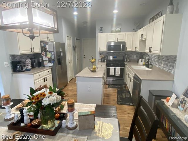 7305 Gateway Drive, West Bloomfield, MI 48322