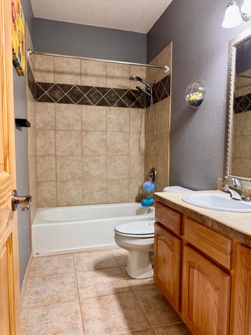 9905 Cardinal Street NW, Albuquerque, NM 87114