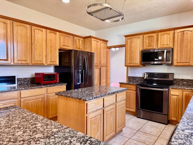 9905 Cardinal Street NW, Albuquerque, NM 87114