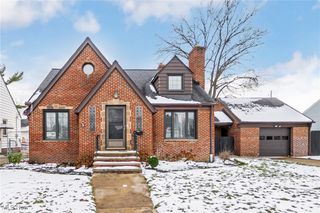 7805 Renwood Drive, Parma, OH 44129
