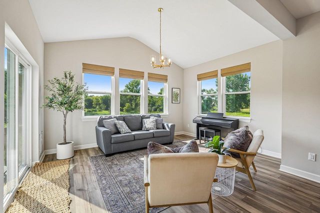 W242N5623 Peppertree DRIVE S, Sussex, WI 53089