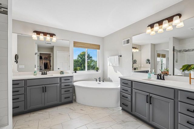 W242N5623 Peppertree DRIVE S, Sussex, WI 53089