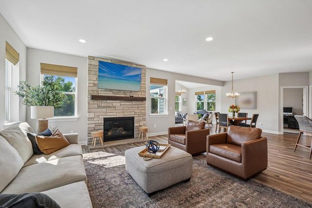 W242N5623 Peppertree DRIVE S, Sussex, WI 53089