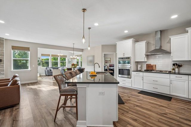 W242N5623 Peppertree DRIVE S, Sussex, WI 53089