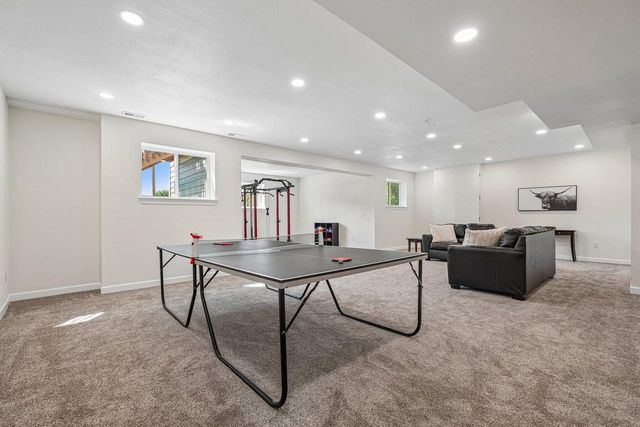 W242N5623 Peppertree DRIVE S, Sussex, WI 53089