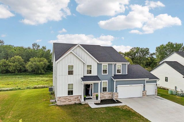 W242N5623 Peppertree DRIVE S, Sussex, WI 53089